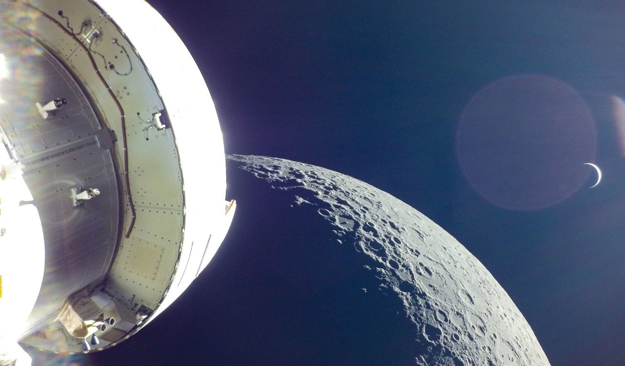 Orion flying over the Moon's surface
